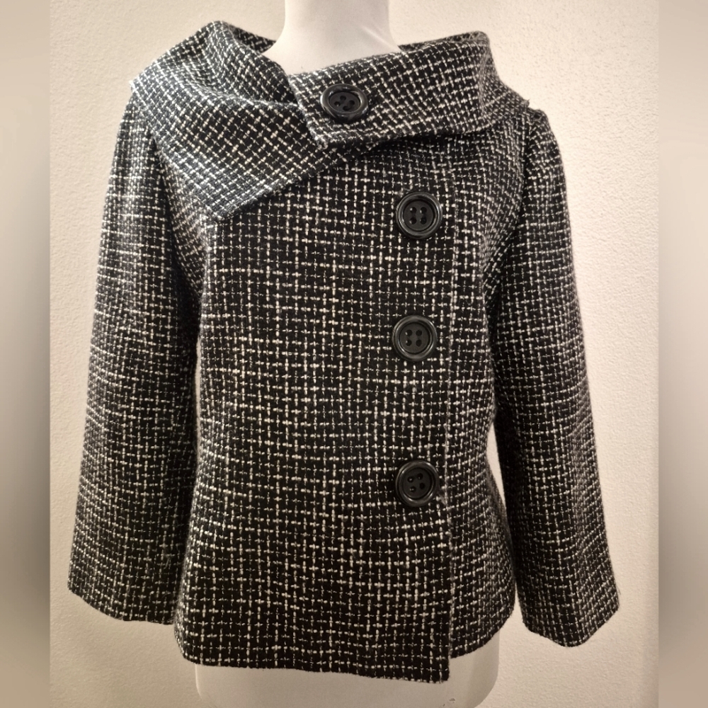 Tahari Black and White Buttoned Woven Jacket
